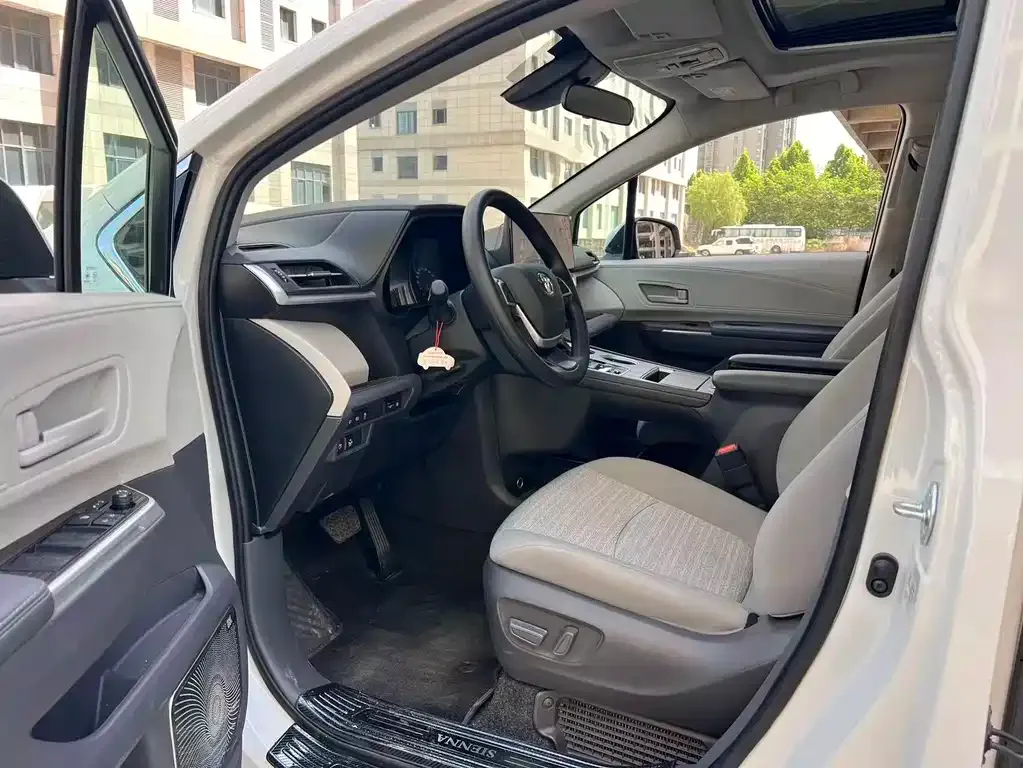 Toyota Sienna 2025 из CN, фото 6