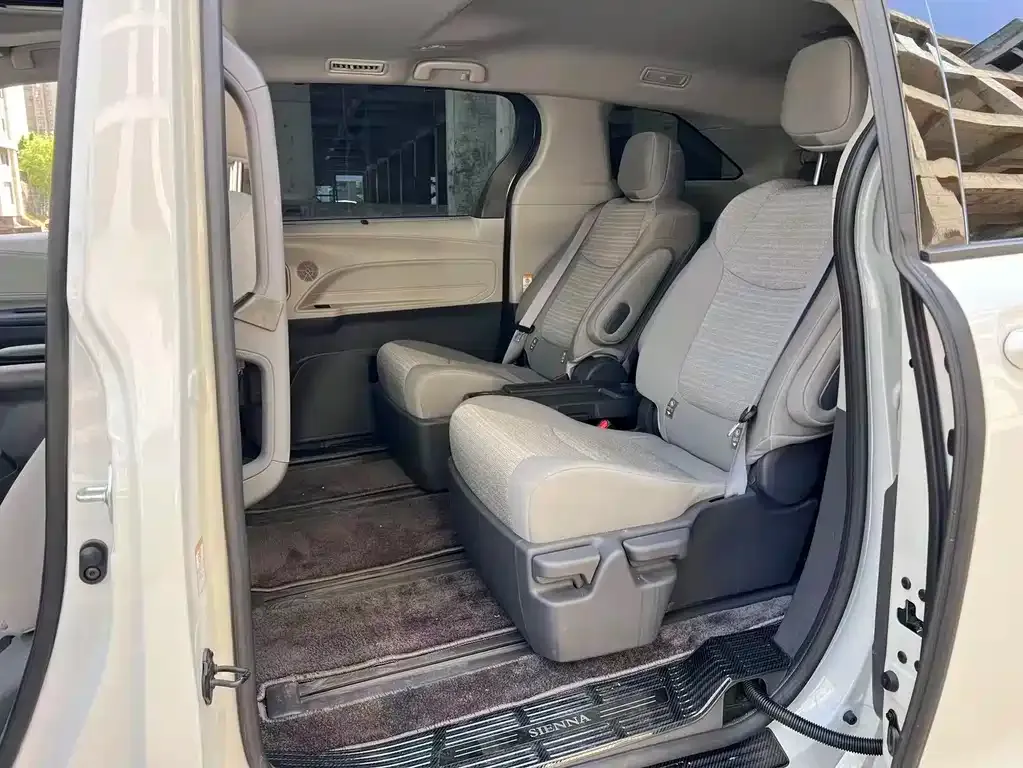 Toyota Sienna 2025 из CN, фото 4