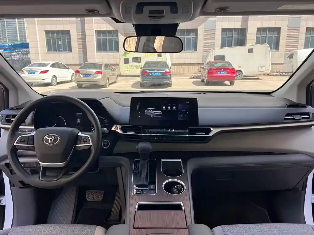 Toyota Sienna 2025 из CN, фото 9