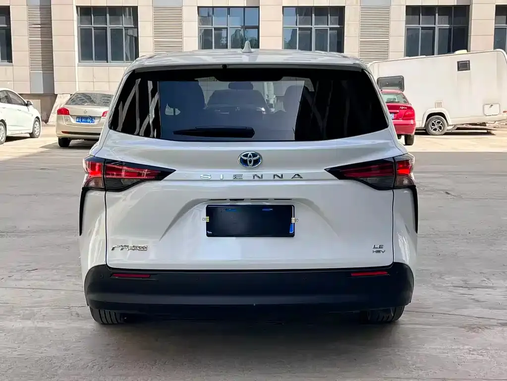 Toyota Sienna 2025 из CN, фото 3