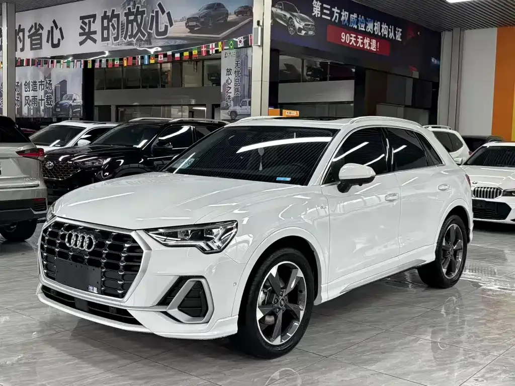 Audi Q3 — фото 1