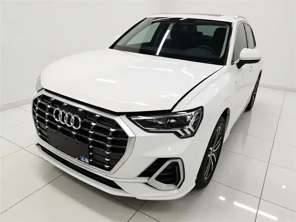 Audi Q3 — фото 1