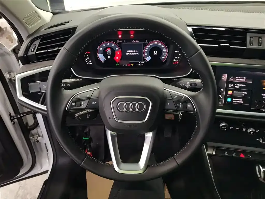 Audi Q3 — фото 10