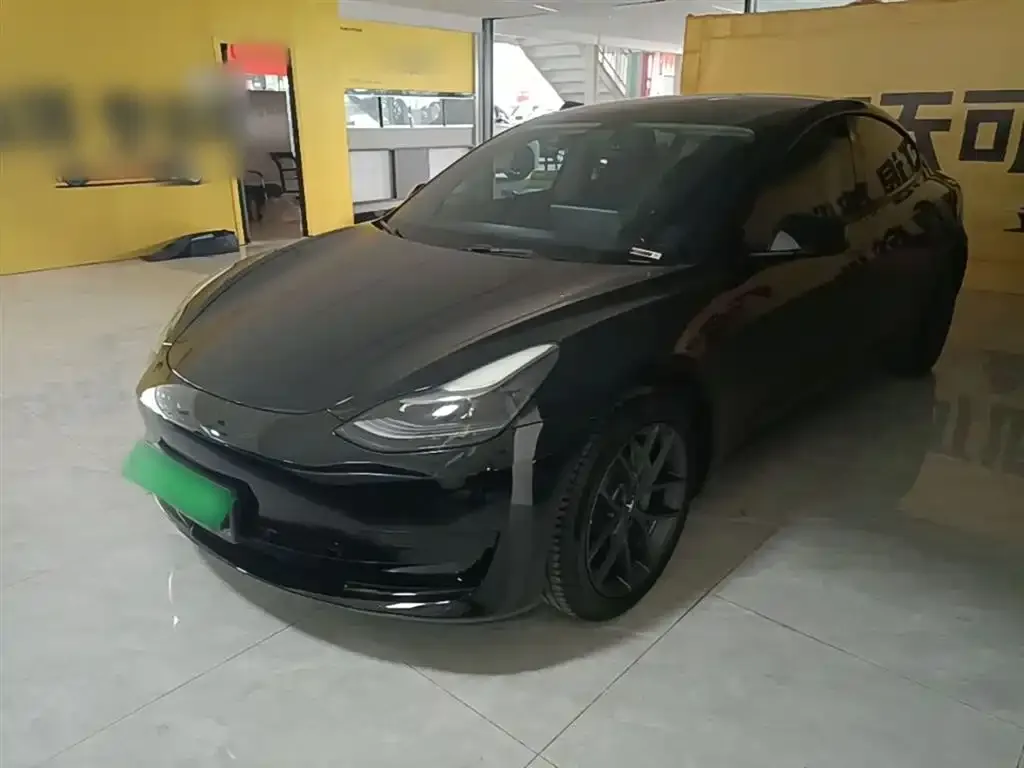 Tesla Model 3 — фото 1
