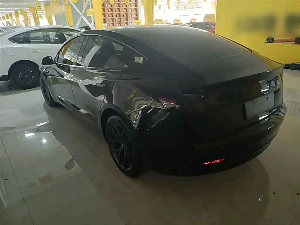 Tesla Model 3 — фото 6