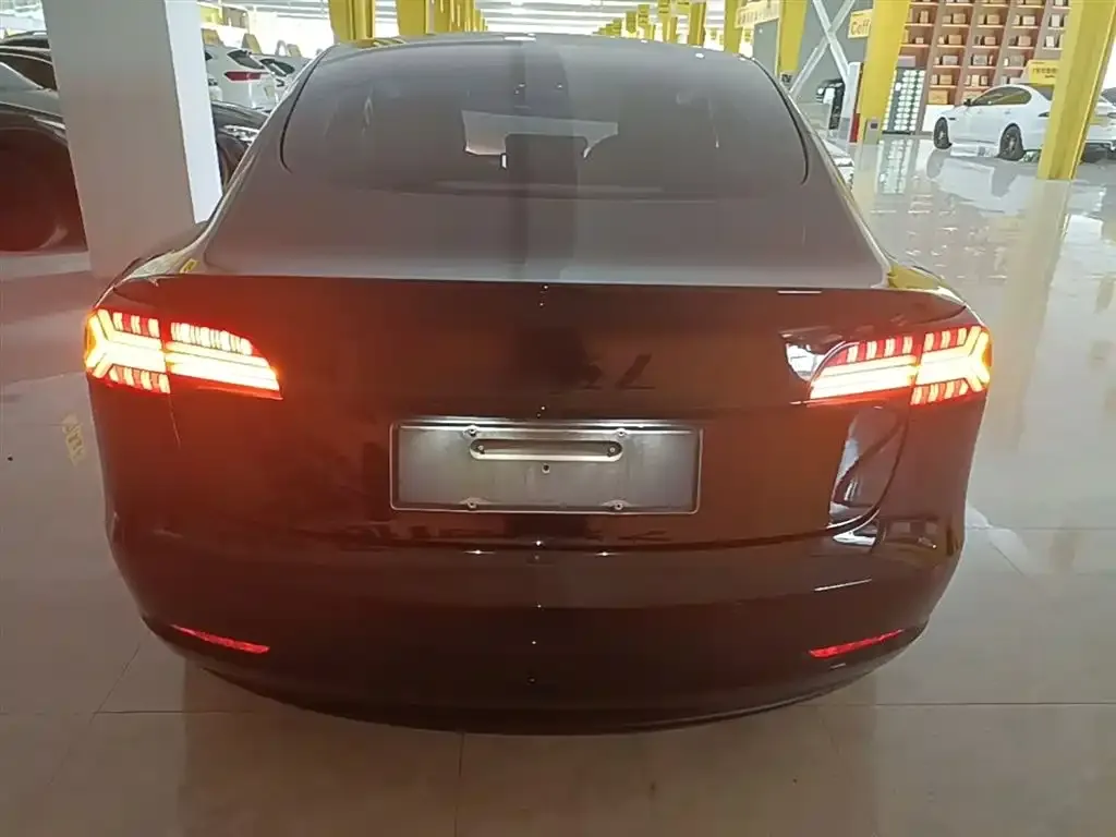 Tesla Model 3 — фото 8