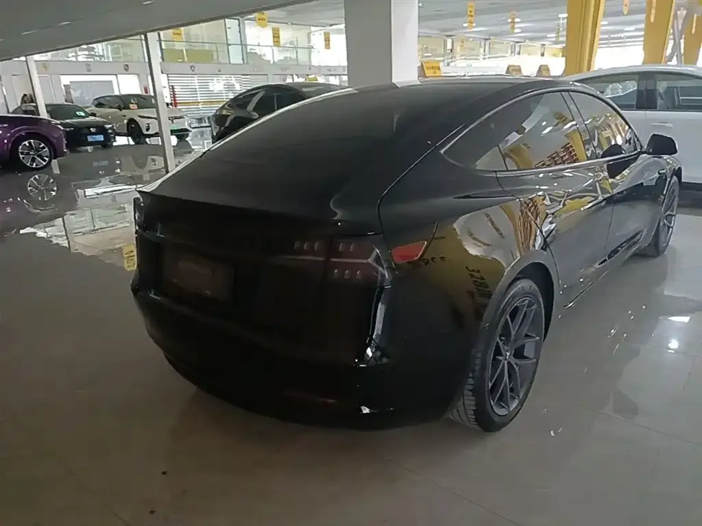 Tesla Model 3 — фото 10