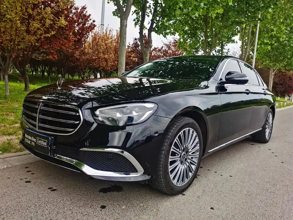 Mercedes-Benz E-Class — фото 1