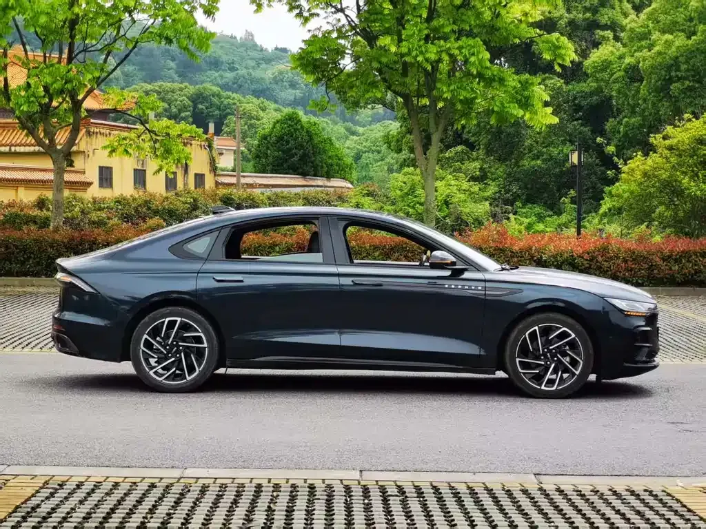 Lincoln Z 2023 из CN, фото 9