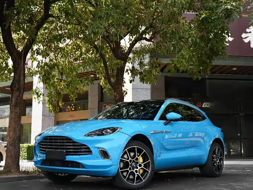 Aston Martin DBX — фото 1