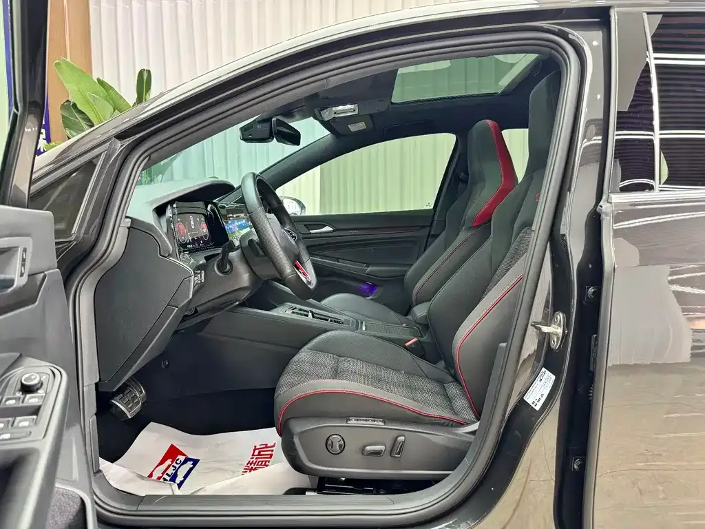 Volkswagen Golf GTI 2023 из CN, фото 7