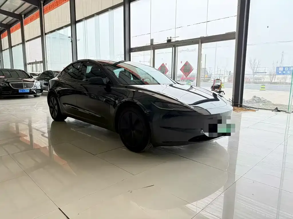 Tesla Model 3 — фото 1