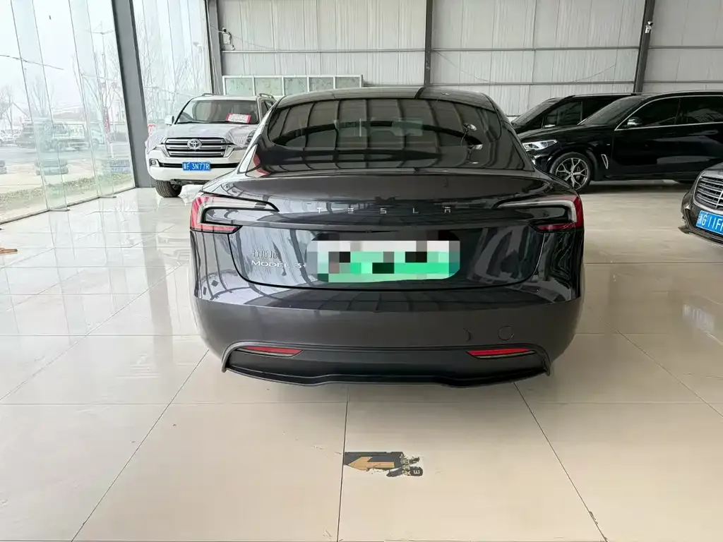 Tesla Model 3 — фото 8