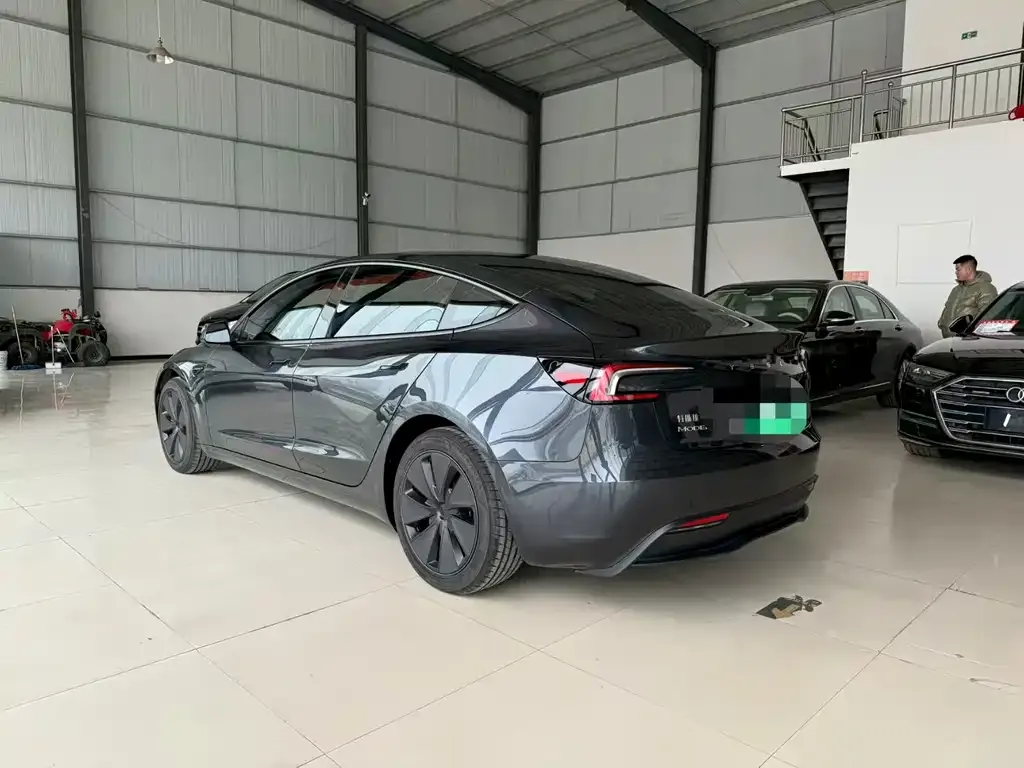 Tesla Model 3 — фото 2