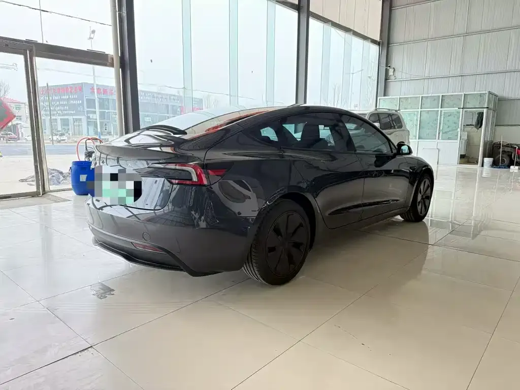 Tesla Model 3 — фото 4