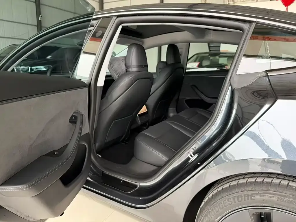 Tesla Model 3 — фото 3
