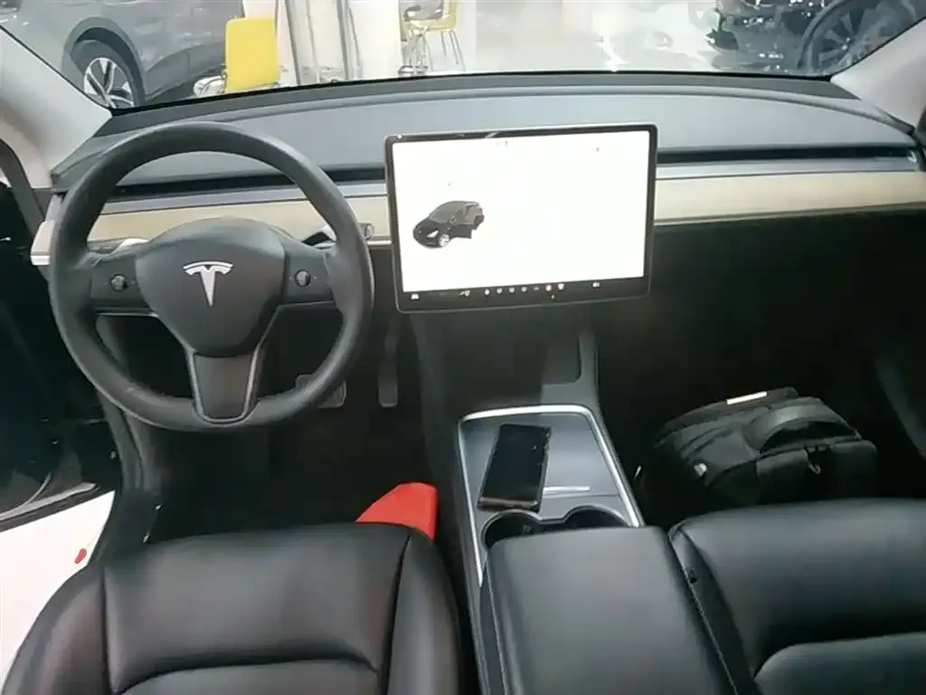 Tesla Model Y — фото 3