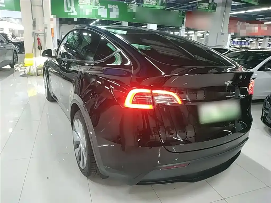Tesla Model Y — фото 6