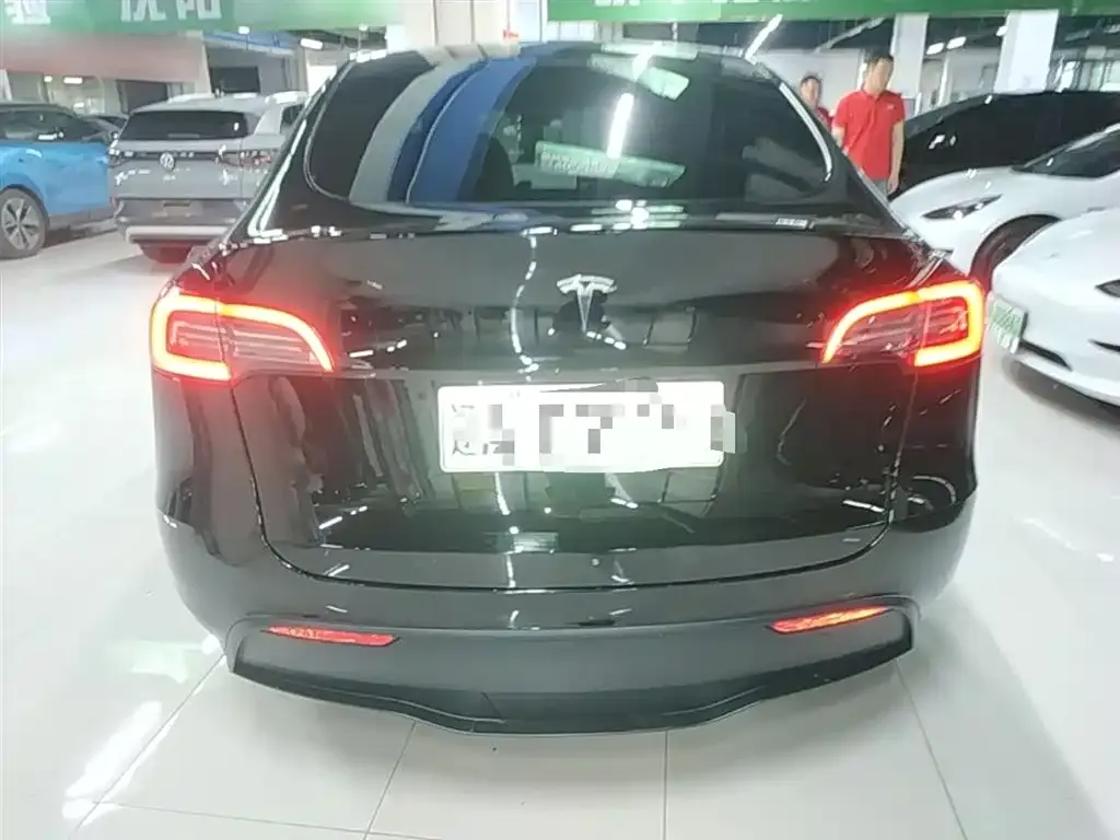 Tesla Model Y — фото 4