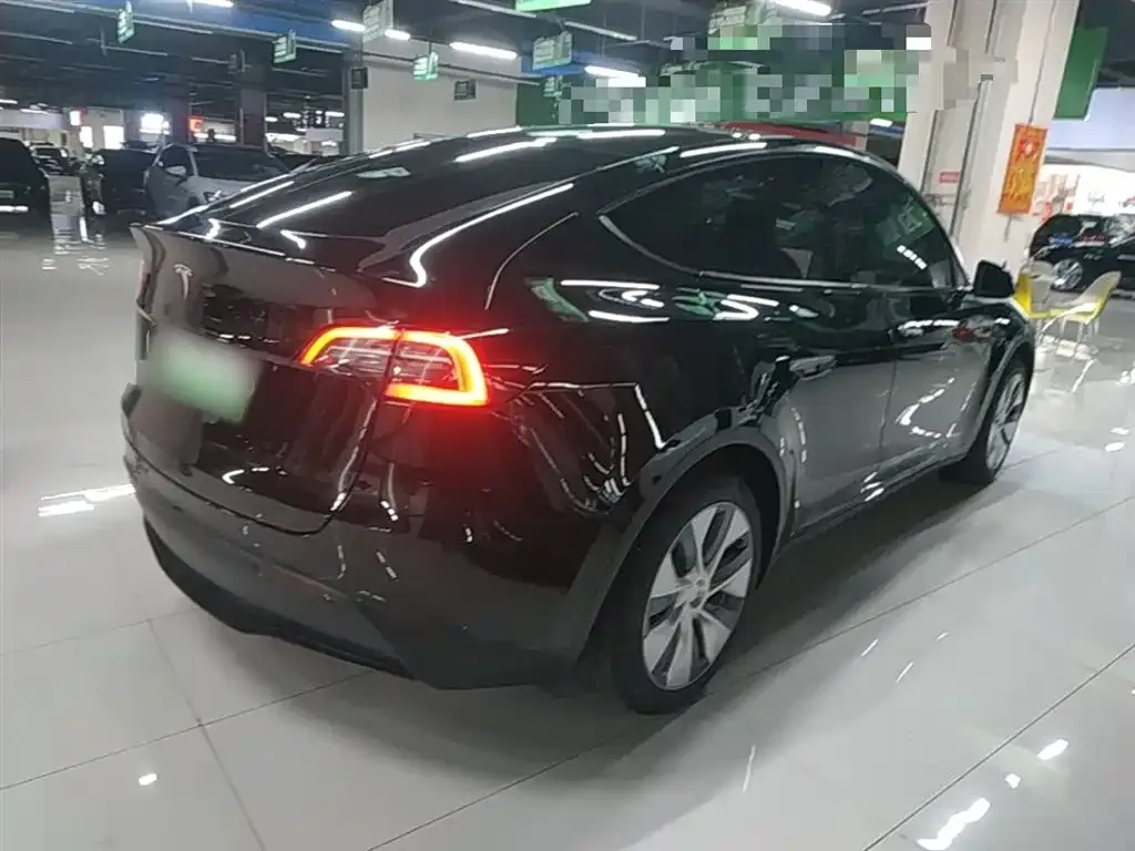 Tesla Model Y — фото 8
