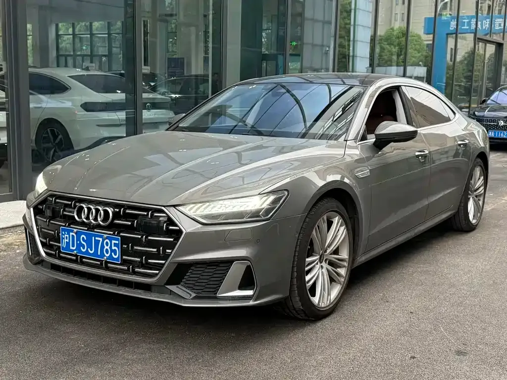 Audi A7L — фото 1
