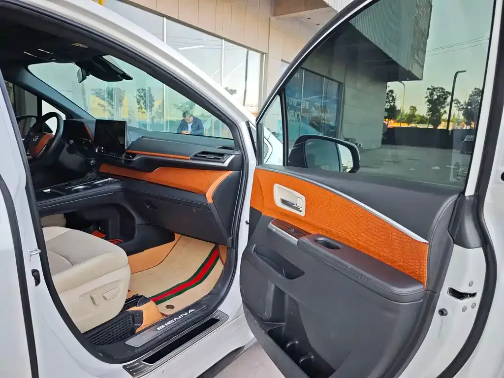 Toyota Sienna 2023 из CN, фото 6