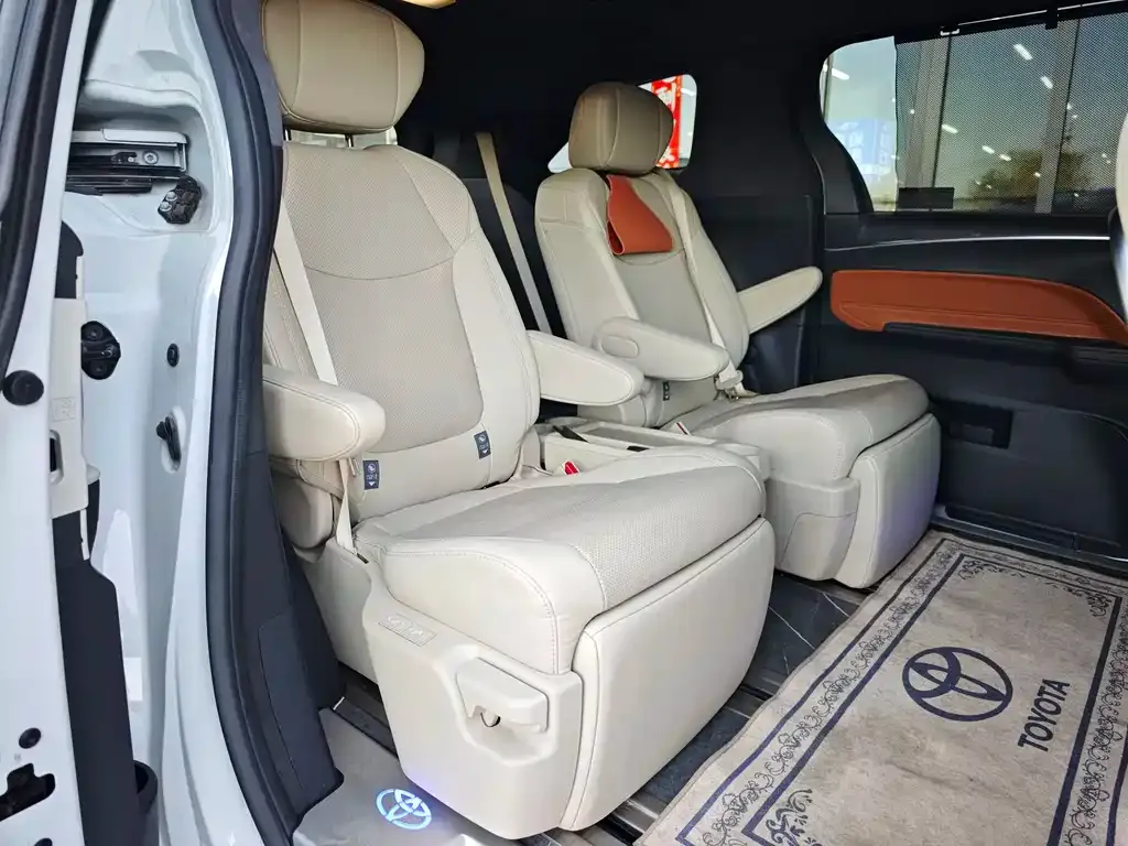 Toyota Sienna 2023 из CN, фото 4