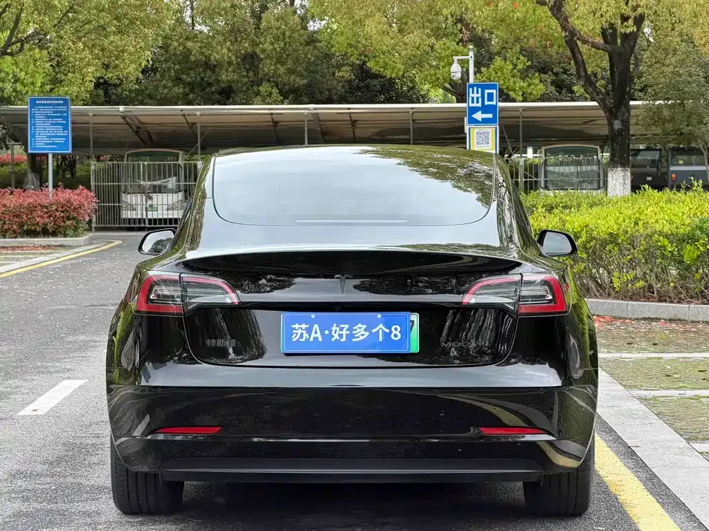Tesla Model 3 — фото 10