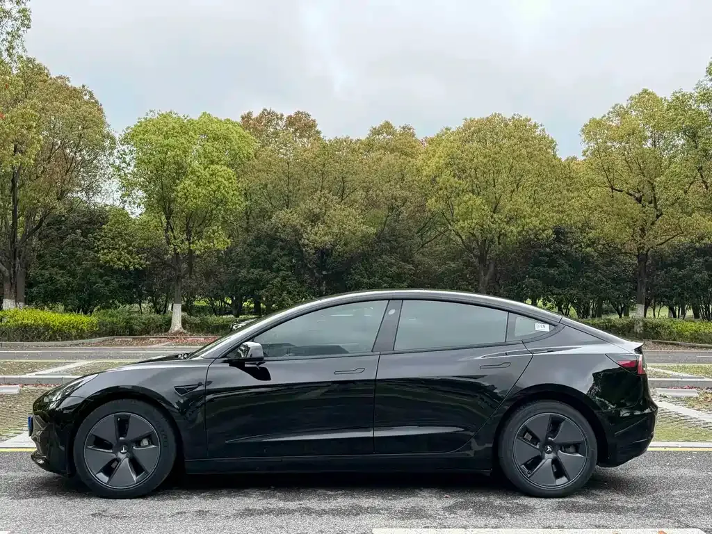 Tesla Model 3 — фото 7