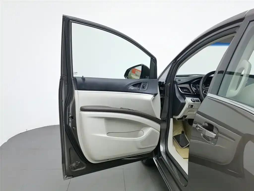 Buick GL8 2023 из CN, фото 8