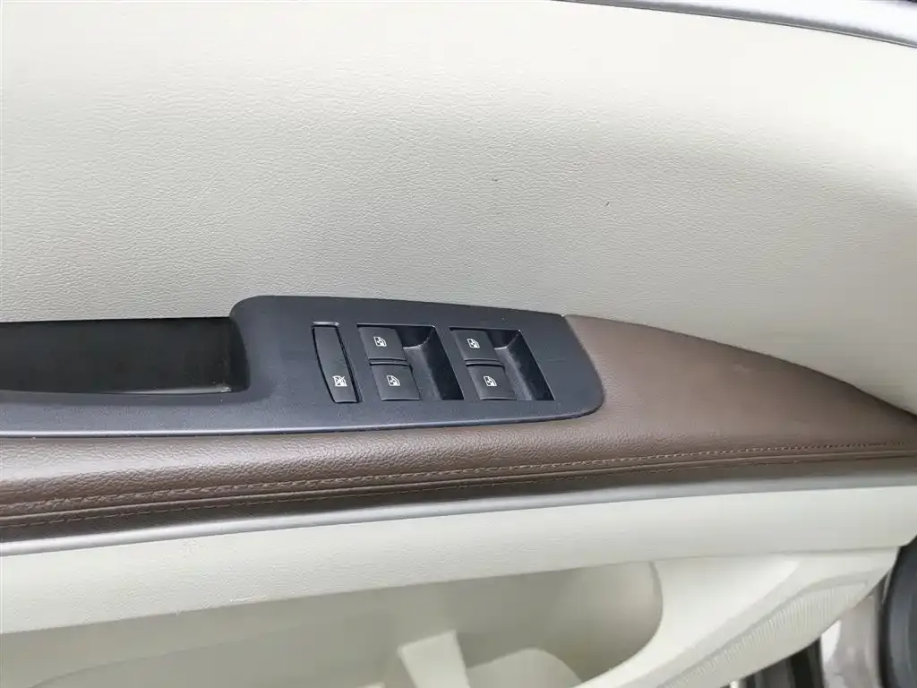 Buick GL8 2023 из CN, фото 9