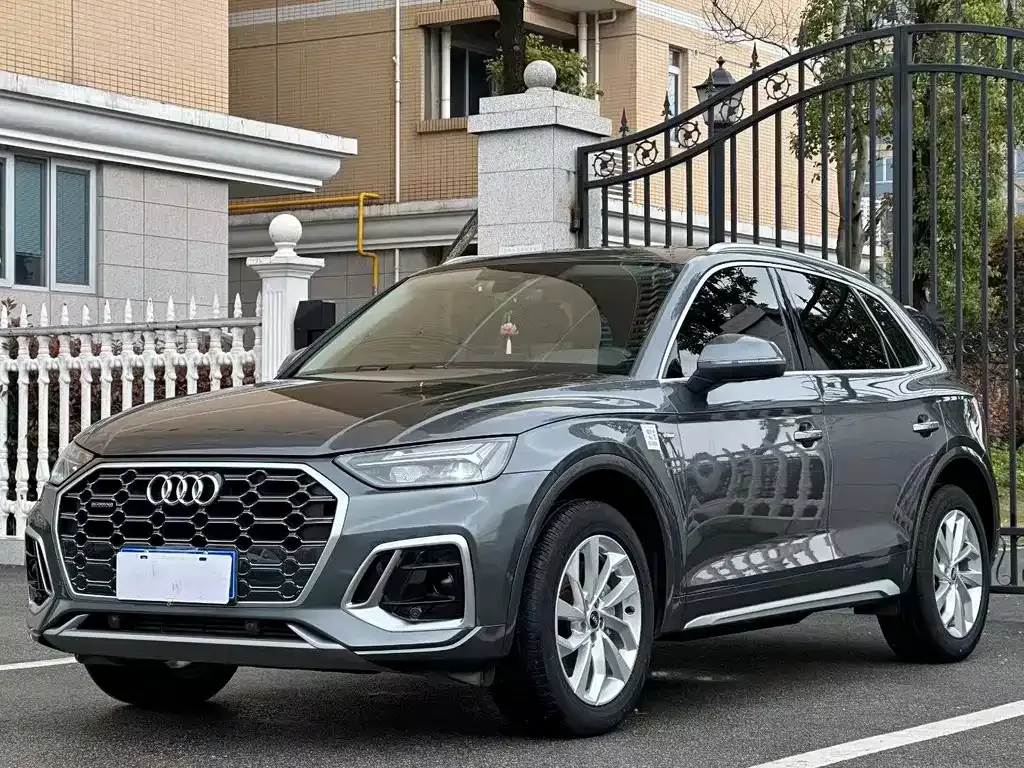 Audi Q5L — фото 1