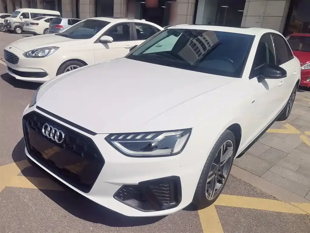 Audi A4L — фото 1
