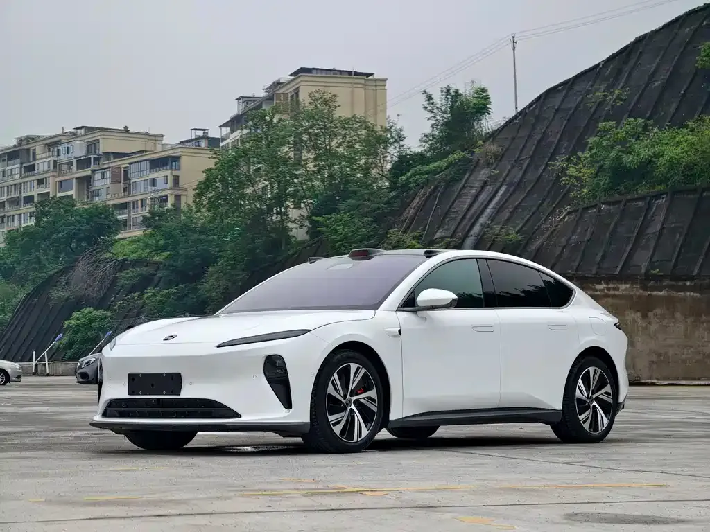 NIO ET5