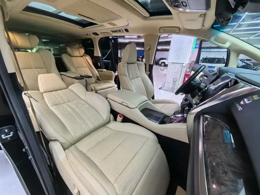 Toyota Vellfire 2022 из CN, фото 8