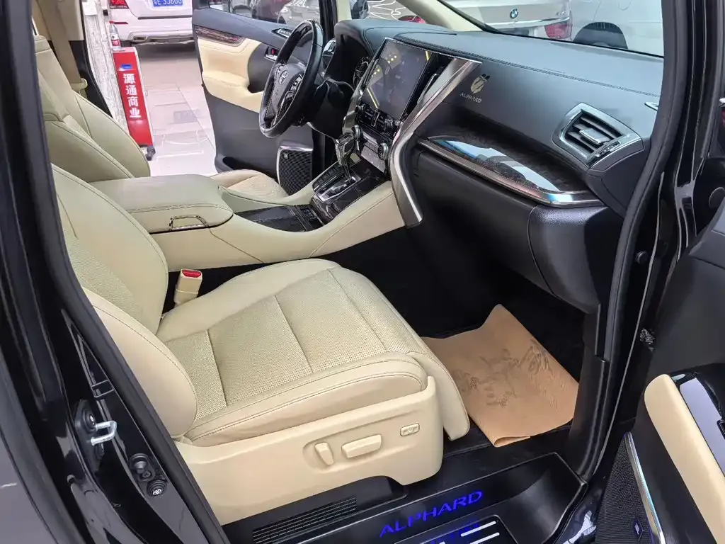 Toyota Vellfire 2022 из CN, фото 9