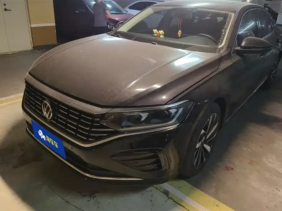 Volkswagen Passat — фото 1