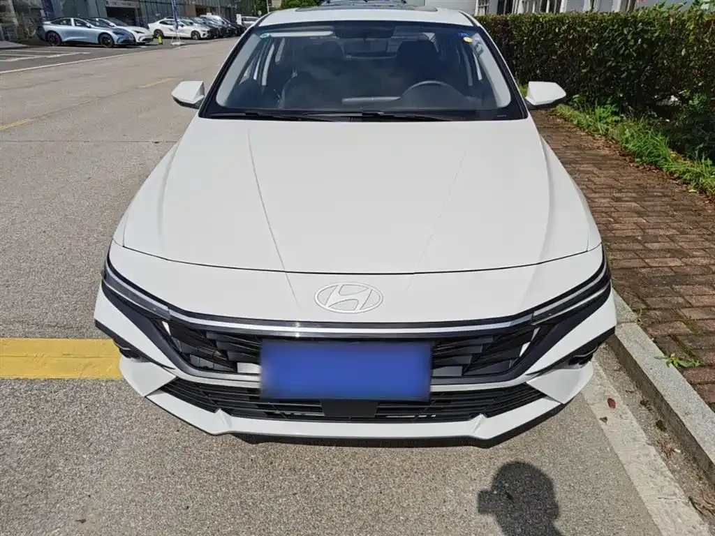 Hyundai Elantra — фото 8