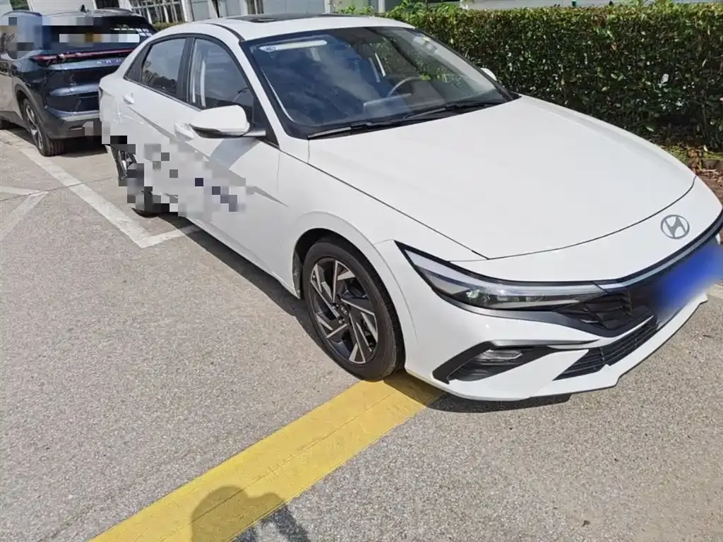 Hyundai Elantra — фото 4