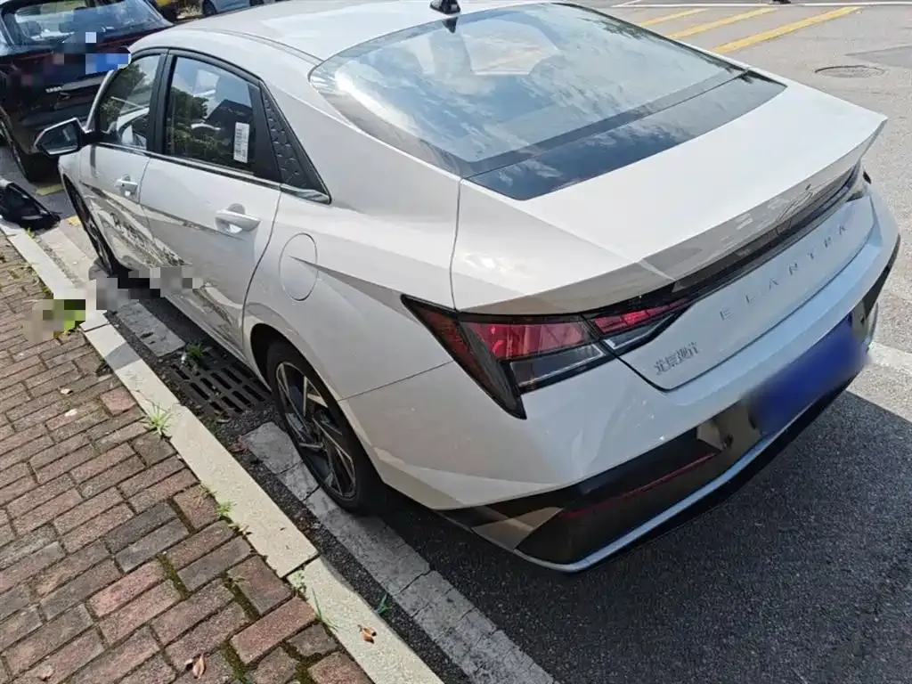 Hyundai Elantra — фото 10