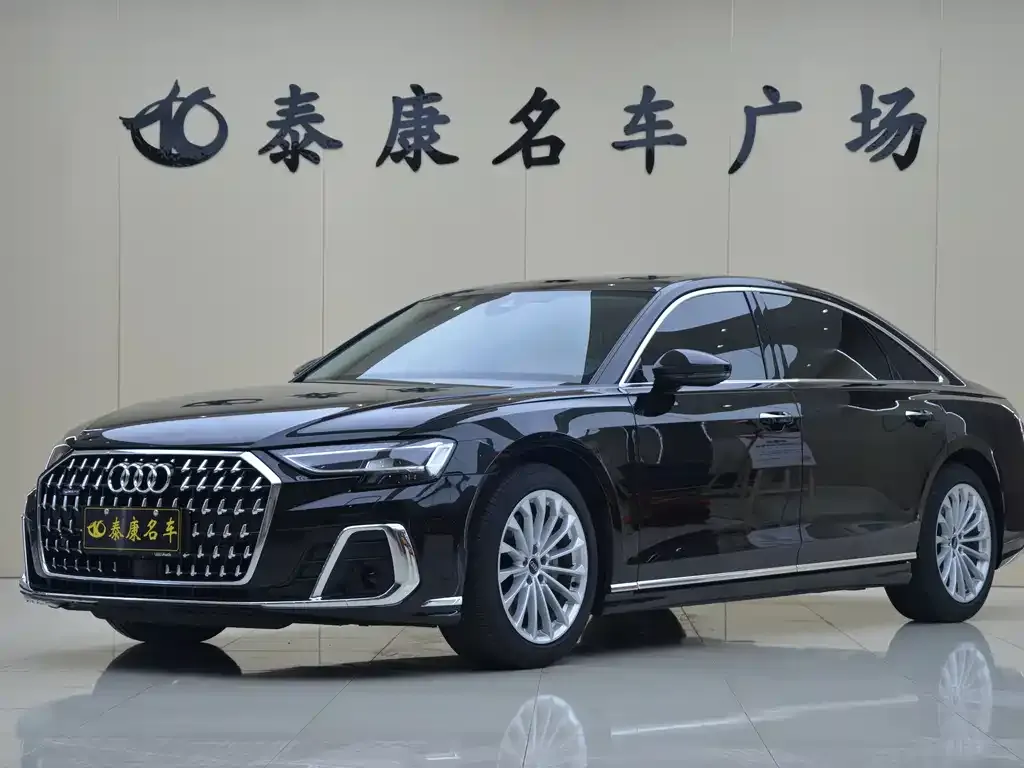 Audi A8 — фото 1