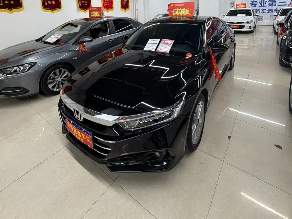 Honda Accord — фото 1