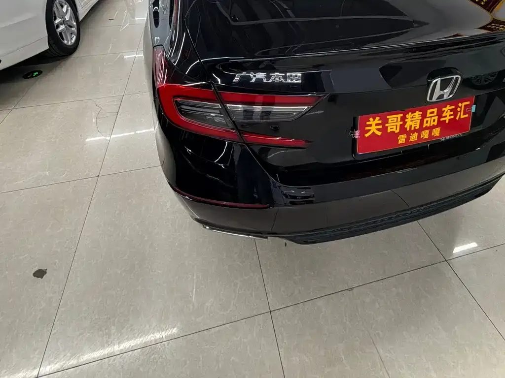 Honda Accord — фото 10