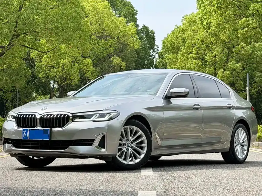 BMW 5 Series — фото 1