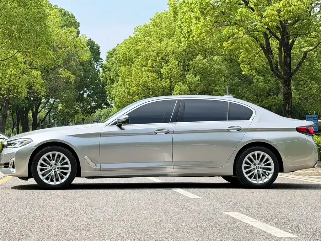 BMW 5 Series — фото 10