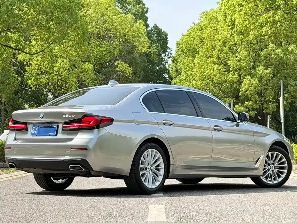 BMW 5 Series — фото 9
