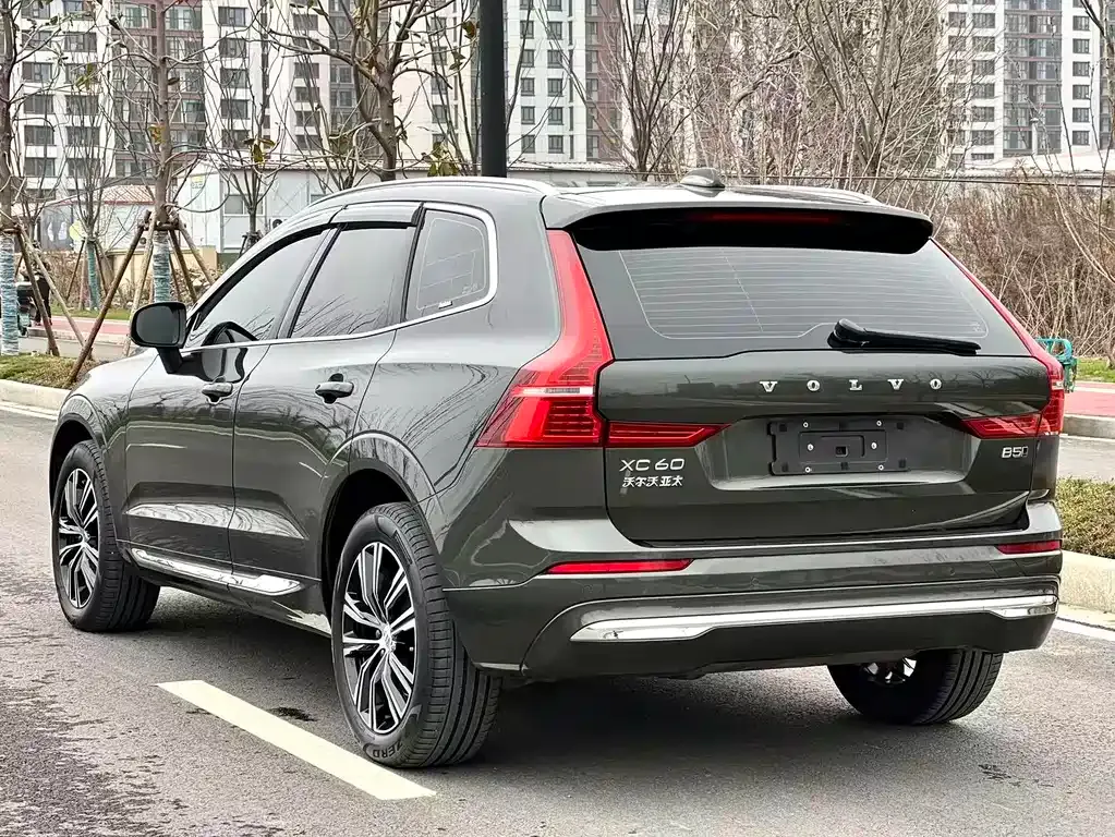 Volvo XC60 — фото 10
