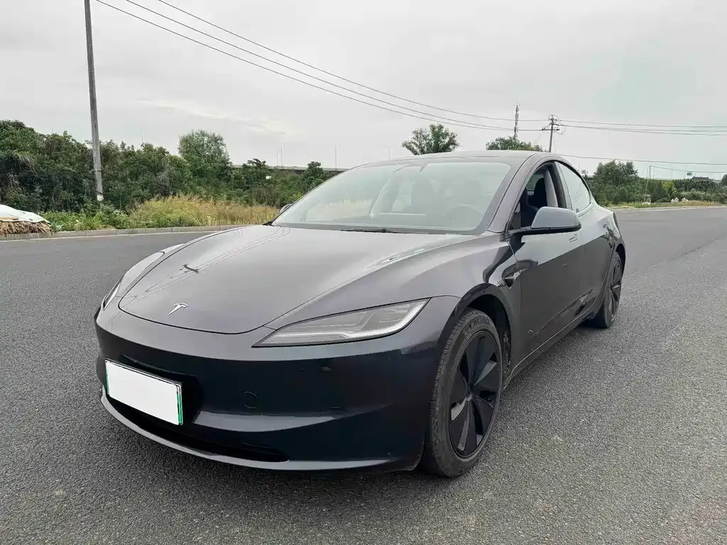Tesla Model 3 — фото 1