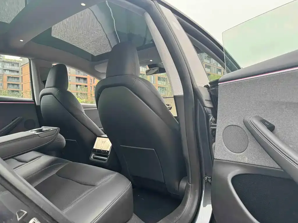 Tesla Model 3 — фото 4