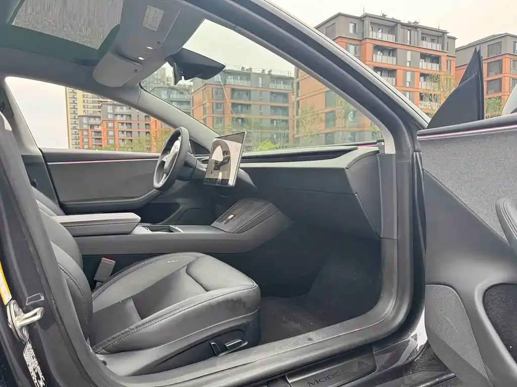 Tesla Model 3 — фото 2